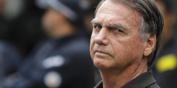 STF concede prazo para parecer sobre revisão da condenação de Bolsonaro
