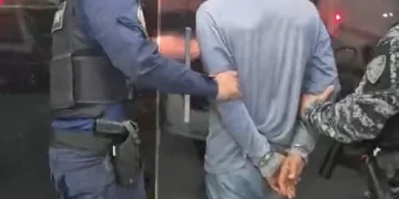 Homem é preso por descumprir medida protetiva e invadir residência em Maricá