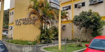 Homem de 30 anos é preso por feminicídio na Região dos Lagos em Petrópolis