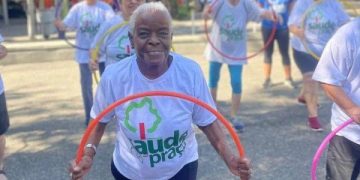 Projeto saúde na praça completa 15 anos promovendo atividade física e convivência para idosos no Rio
