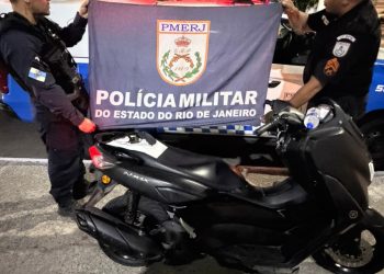 Irmãos são detidos após troca de tiros em fuga com veículo roubado em Niterói