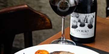 Jantar harmonizado com vinhos portugueses no Adegão Português em maio