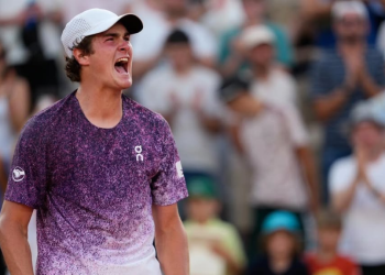 João Fonseca estreia com vitória no segundo Grand Slam, em Roland Garros