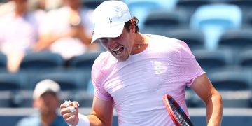 João Fonseca conquista primeira vaga nas oitavas de Roland Garros após virada histórica contra Djokovic