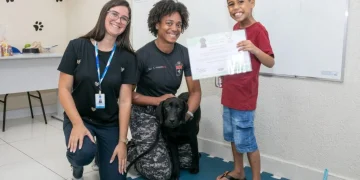 Prefeitura de Maricá entrega certificados de primeira turma de terapia assistida por cães