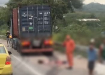 Mulher morre após ser atropelada por caminhão na BR-101, em São Gonçalo