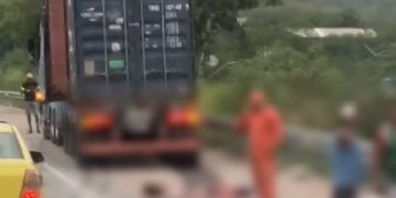 Mulher morre após ser atropelada por caminhão na BR-101, em São Gonçalo
