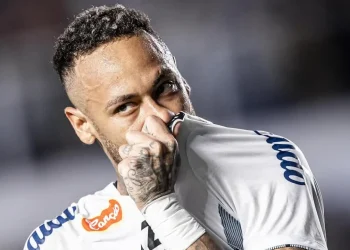 Neymar é encaminhado para exames na véspera da estreia da seleção na Copa do Mundo