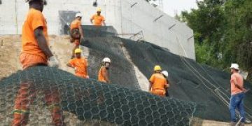 Prefeitura de São Gonçalo inicia obras de contenção na Rua Vinte e Sete de Julho