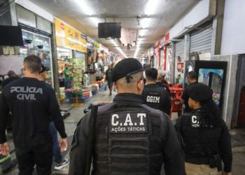 Niterói realiza operação de fiscalização e interditação de estabelecimento comercial no Centro
