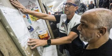 Operação em Niterói interdita peixaria por irregularidades sanitárias e apreende alimentos impróprios