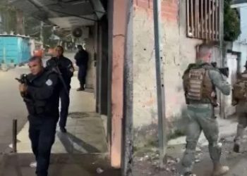 Operação na Cidade de Deus e Gardênia Azul reforça estratégia contra barricadas