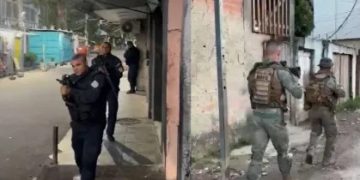 Operação na Cidade de Deus e Gardênia Azul reforça estratégia contra barricadas