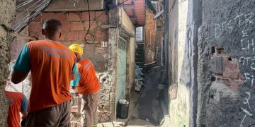 Operação em Niterói desobstrui vias e prende suspeitos na comunidade da Chácara