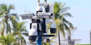 Sistema de reconhecimento facial e drones garantem segurança no show de Shakira em Copacabana