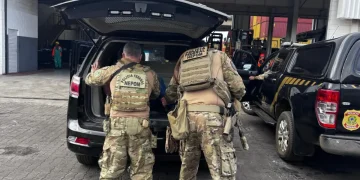 Homem foragido há oito anos por roubo é preso no Porto do Rio de Janeiro