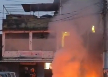 Polícia realiza operação no Morro do Dendê para retirar barricadas e combater facções