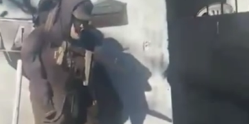 PM do Rio usa bonecos com armas falsas para enganar criminosos durante operação