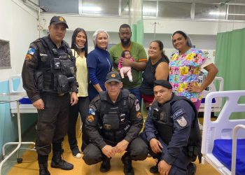 Policiais salvam bebê que se engasgou e parou de respirar em São Gonçalo