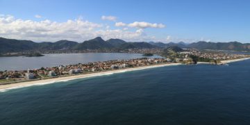 Corpo de mulher é encontrado na Praia de Piratininga, em Niterói
