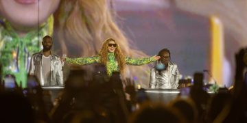 Show de Shakira em Copacabana reúne 2 milhões e é um dos maiores eventos gratuitos do Rio