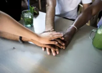 Alerj aprova lei que cria protocolo contra racismo e intolerância religiosa nas escolas do RJ