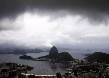 Fim de semana no Rio de Janeiro traz mudança de clima com chegada da primeira onda de frio de 2026