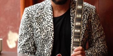 Rodrigo Suricato lidera noite do Geração 80 no Praia Clube São Francisco em Niterói