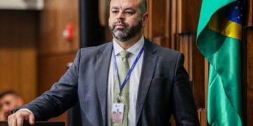 Polícia Federal prende ex-chefe de gabinete de Bacellar por esquema na Educação no Rio