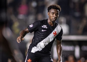 Vasco tem Thiago Mendes liberado para o clássico após julgamento favorável no STJD