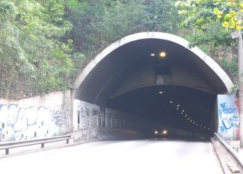 Prefeitura do Rio inicia instalação de guarda-corpo resistente no Túnel Martim de Sá