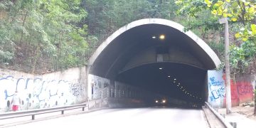 Prefeitura do Rio inicia instalação de guarda-corpo resistente no Túnel Martim de Sá