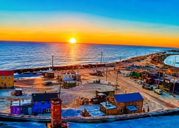 Cidade no Alasca entra na fase do sol da meia-noite, com luz contínua por quase três meses