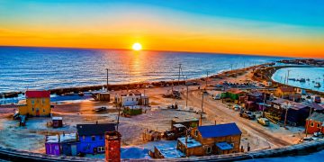 Cidade no Alasca entra na fase do sol da meia-noite, com luz contínua por quase três meses