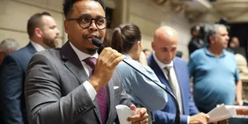 Projeto de lei no Rio propõe aulas extracurriculares de etiqueta e convivência social