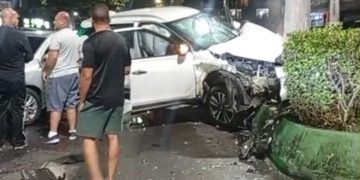 Polícia de Niterói persegue veículo roubado que colide e foge após acidente