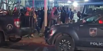 Interdição na Rua São Clemente em Botafogo após suspeita em prédio com policial em surto