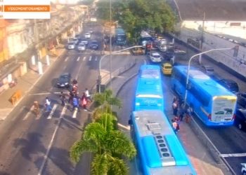 Congestionamento na manhã de quinta-feira causa longas filas na Ponte Rio-Niterói