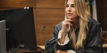 Juíza Tula Mello recebe Medalha Tiradentes por trajetória no TJ-RJ