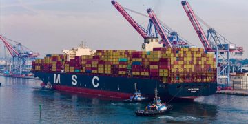Porto do Rio recebe um dos maiores navios do continente após ampliação do canal