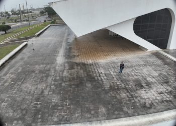 Crise na UENF: professores reivindicam plano de cargos e salários após 20 anos