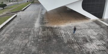 Crise na UENF: professores reivindicam plano de cargos e salários após 20 anos