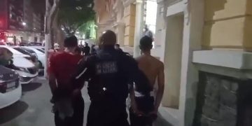 Dois homens são presos por tráfico de drogas no Morro do Mic, em Niterói