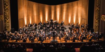 Theatro Municipal do Rio recebe concerto da Orquestra Petrobras Sinfônica com participação de violinista alemão