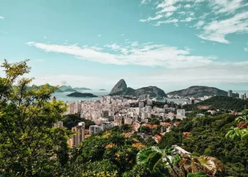 Taxa de condomínios no Rio sobe 16% nos primeiros quatro meses de 2026