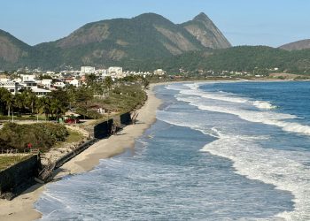Marinha emite aviso de ressaca com ondas de até 3 metros em Niterói, até terça-feira