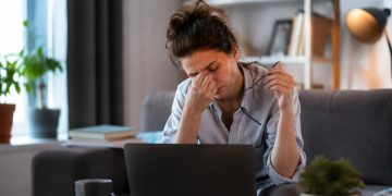 Especialistas alertam: rotina moderna prejudica o sono reparador e aumenta cansaço constante