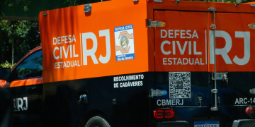 Jovem de 21 anos é encontrado morto com marcas de tiros na BR-101, em São Gonçalo