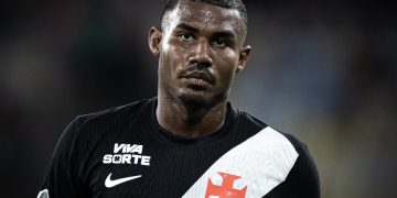 Vasco enfrenta Red Bull Bragantino com retorno de Cuiabano após sete jogos
