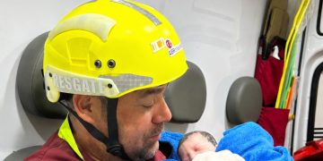 Bebê nasce em ônibus na RJ-124 durante viagem entre Cabo Frio e Betim